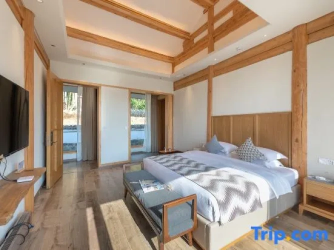 2 Bedrooms Standard Family room