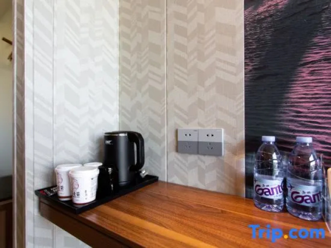 Yulong Shahu Container Hot Spring Hotel