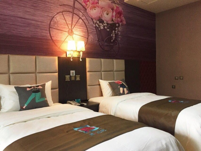 Standard Twin room with city view