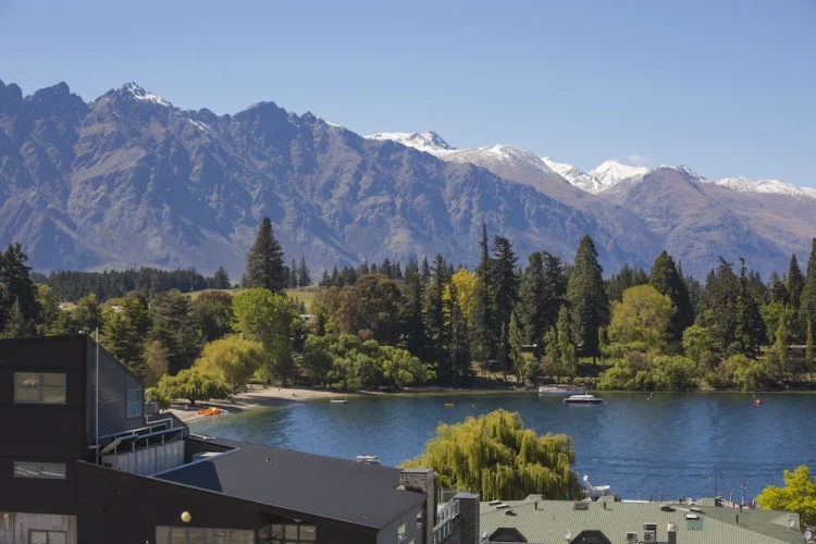 1 Bedroom Apartment with balcony and with lake view