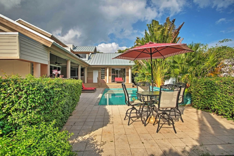 Walk to Beach! Poolside Oasis in Pompano