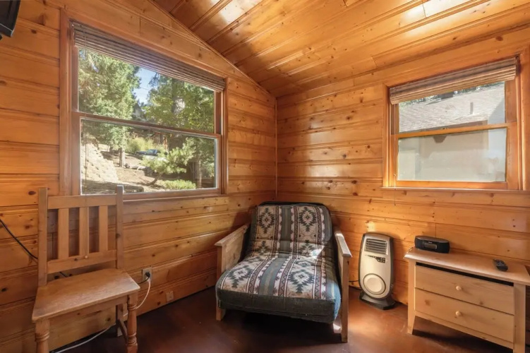 True Big Bear Lake Cabin with jacuzzi