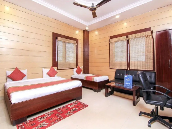 OYO Townhouse 183 Function Inn
