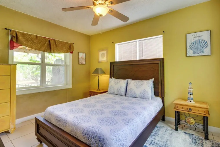 Deck, Fire Pit & Grill: Port Isabel Home!