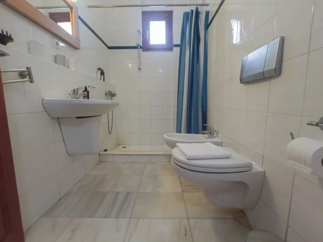 2 Bedrooms Apartment with garden view