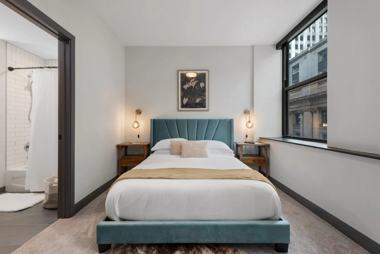 Apartment in The Loop Great Amenities Near Shops