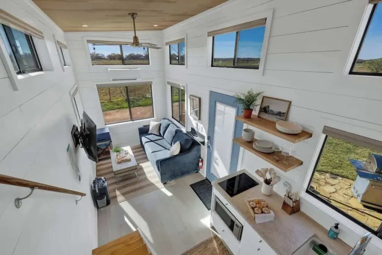 Henley-lux Tiny Home-hot Tub-fire Pit