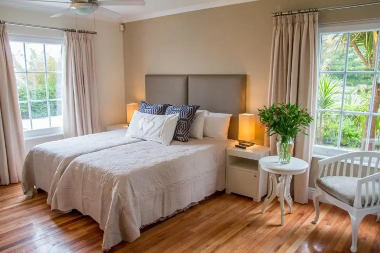 Standard Twin room with garden view