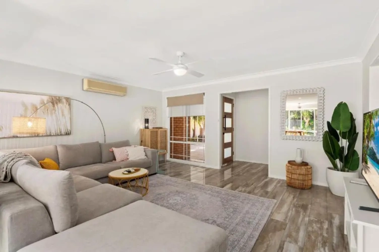 4 Bedrooms Cottage