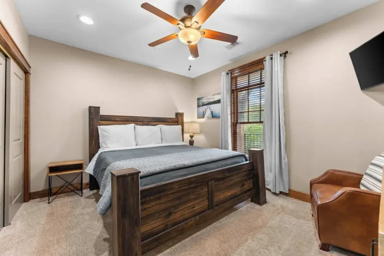 Penthouse Eagle View for 12!