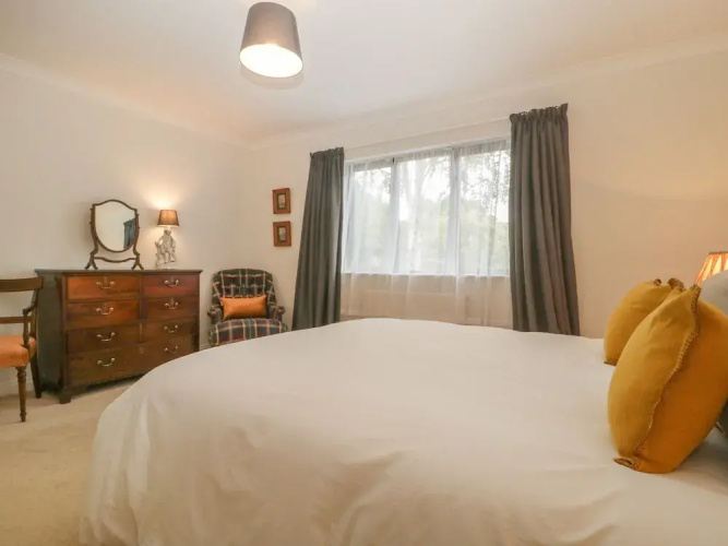 1A Erneston Crescent
