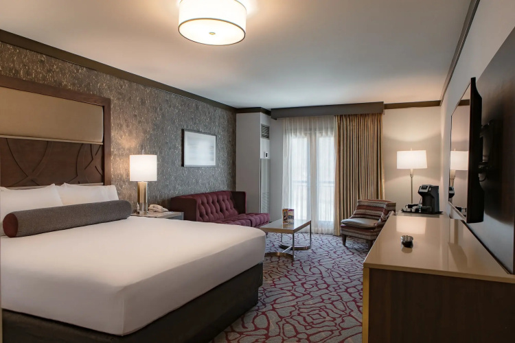 Horseshoe Black Hawk - A Caesars Rewards Destination