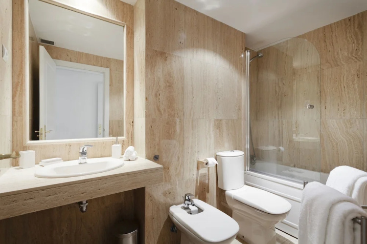 Ayala Apartment by FlatSweetHome