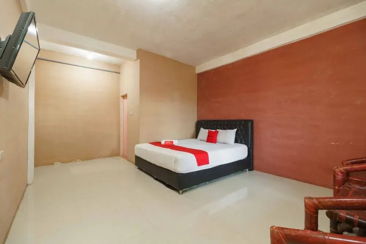 RedDoorz Syariah Hotel Enasti Berastagi