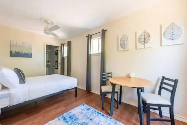 Entire Guesthouse in Southeast Austin
