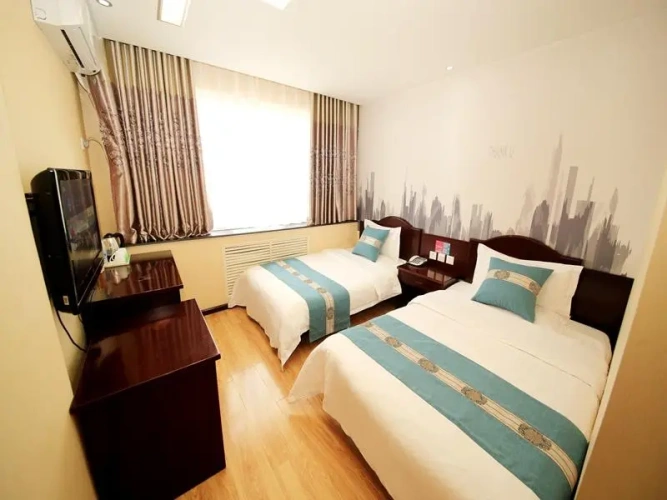 Standard Twin room with city view