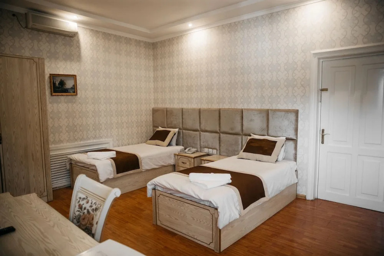 Shahlo Hotel