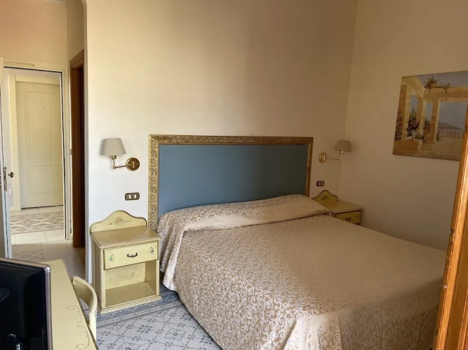 Classic Double room with partial sea view