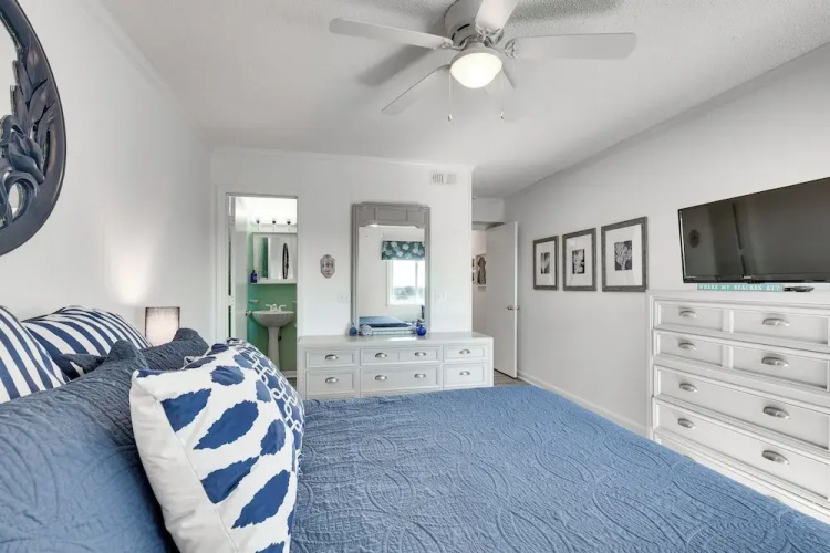 Atlantic Beach Condo w/ Balcony & Beach Access!