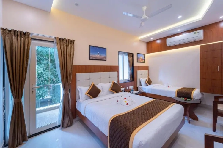Standard Triple room with balcony