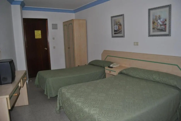 Standard Triple room