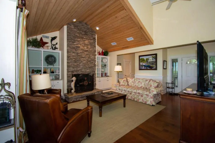 111 Cardinal Crest