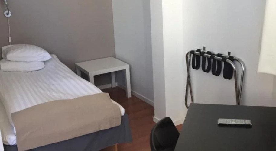 Hotel E-10