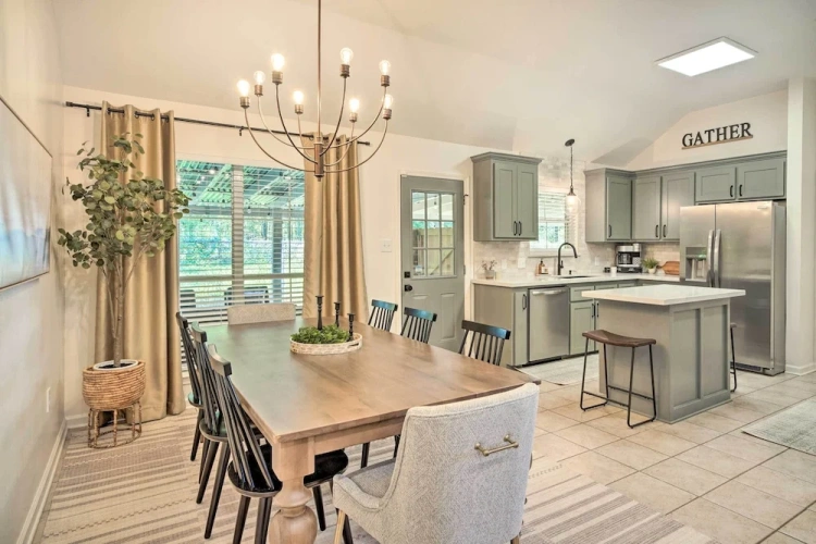 4 Bedrooms Cottage