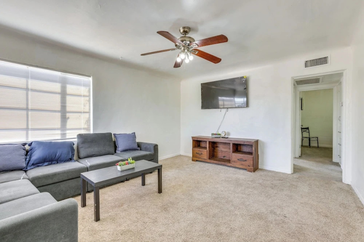 Peaceful & Bright Condo: 4 Mi to Downtown Phoenix!