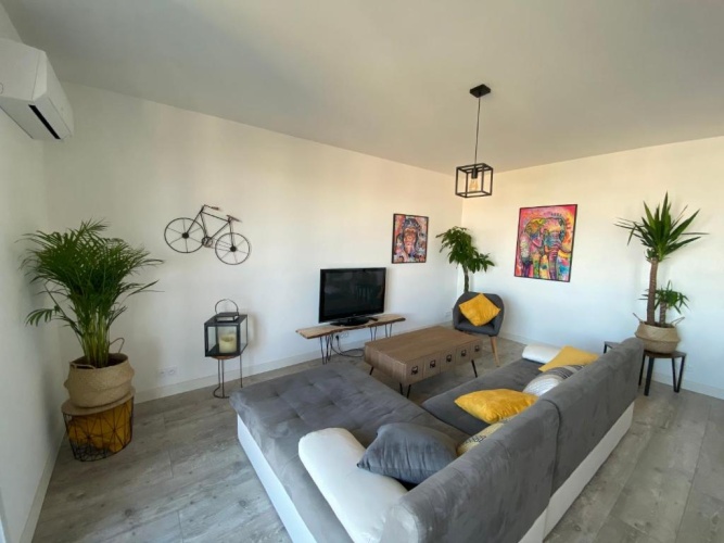3 Bedrooms Apartment