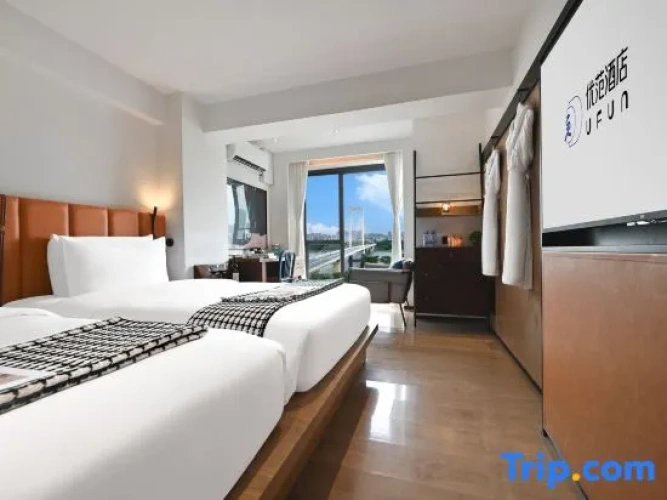 Luxury Twin room with river view
