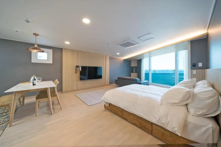Deluxe Double room with balcony and with sea view