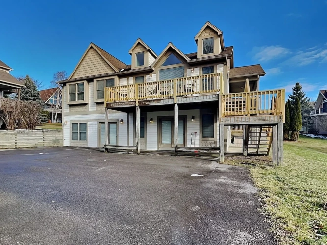 5 Bedrooms Cottage