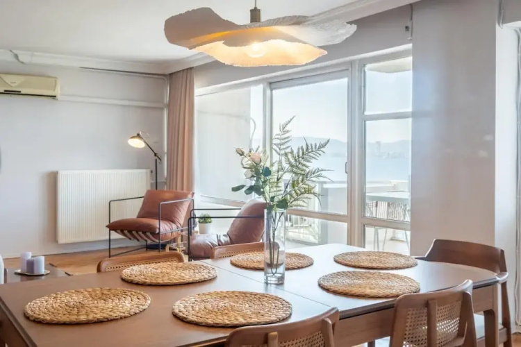 Sleek Flat With Sea View Balcony 2 min to Coast