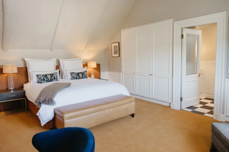 Comfort room