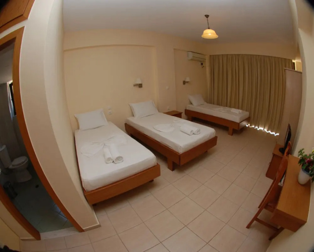 Nikos Hotel and Apartments