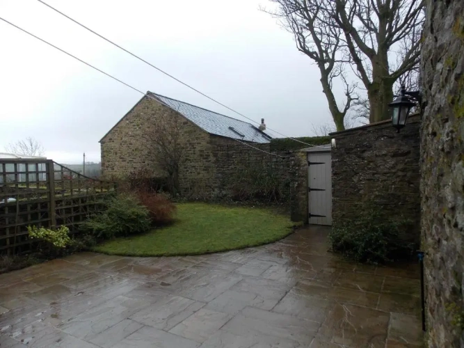 2 Bedrooms Cottage