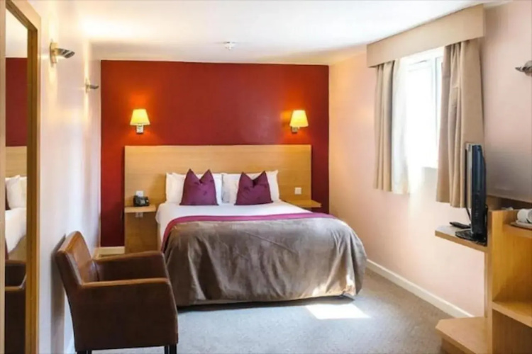 Luton Hotel