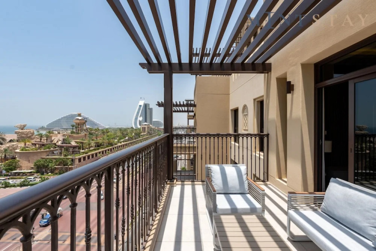 Modern 4BR w Full Burj Al Arab View Pvt Rooftop