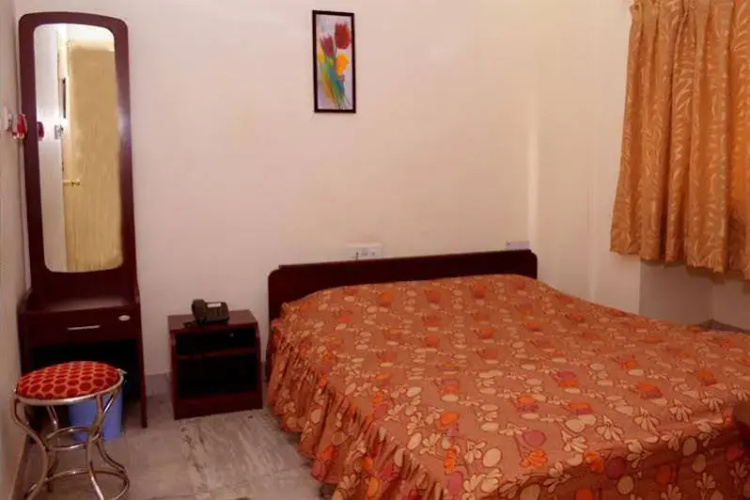 OYO 43924 Harry Guest House
