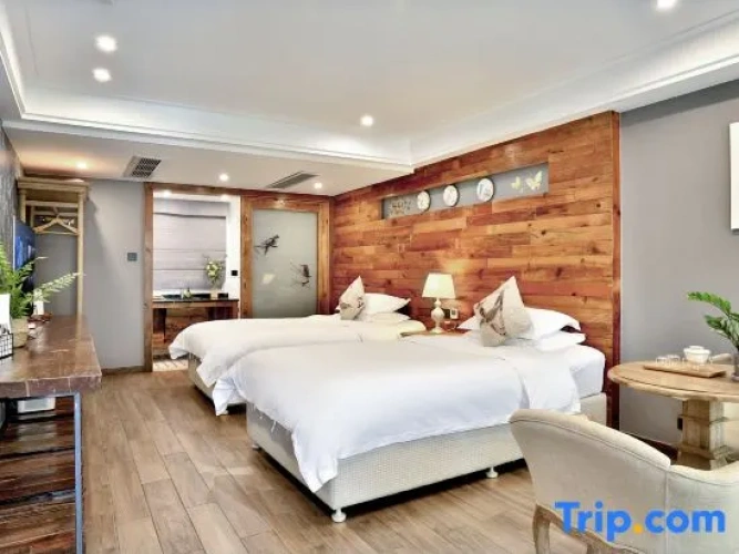 Standard Sextuple room with courtyard view
