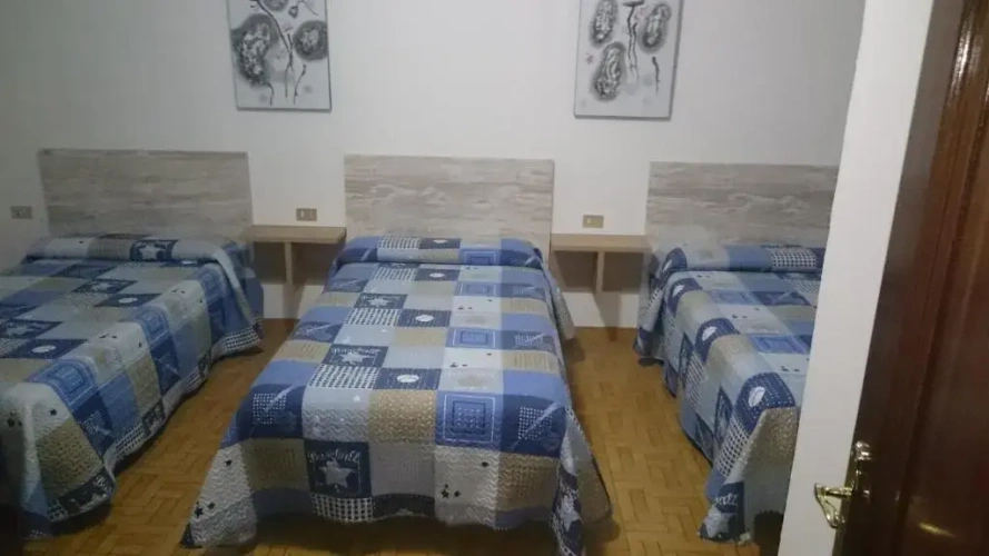 Standard Triple room with sea view