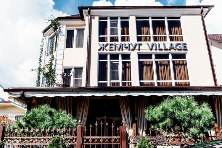 Zhemchug Village Hotel