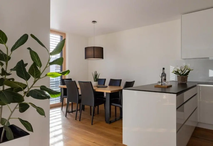 2 Bedrooms Apartment