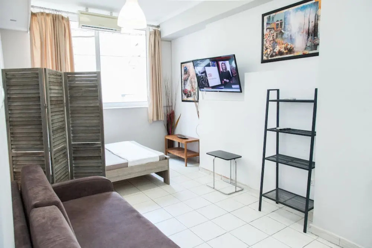 Cozy and Comfy Central Athens Apt.