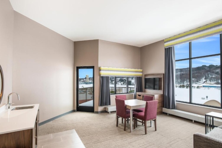 1 Bedroom Double Suite with balcony