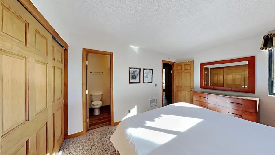 572 2 Bedroom Condo
