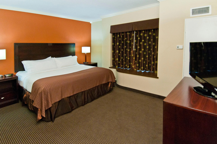 Wyndham Lake Charles Hotel