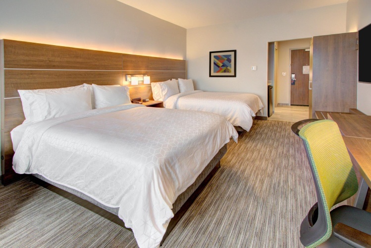 Standard Quadruple room with lake view