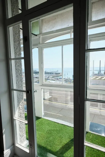 Harbour front house on The Paragon !
